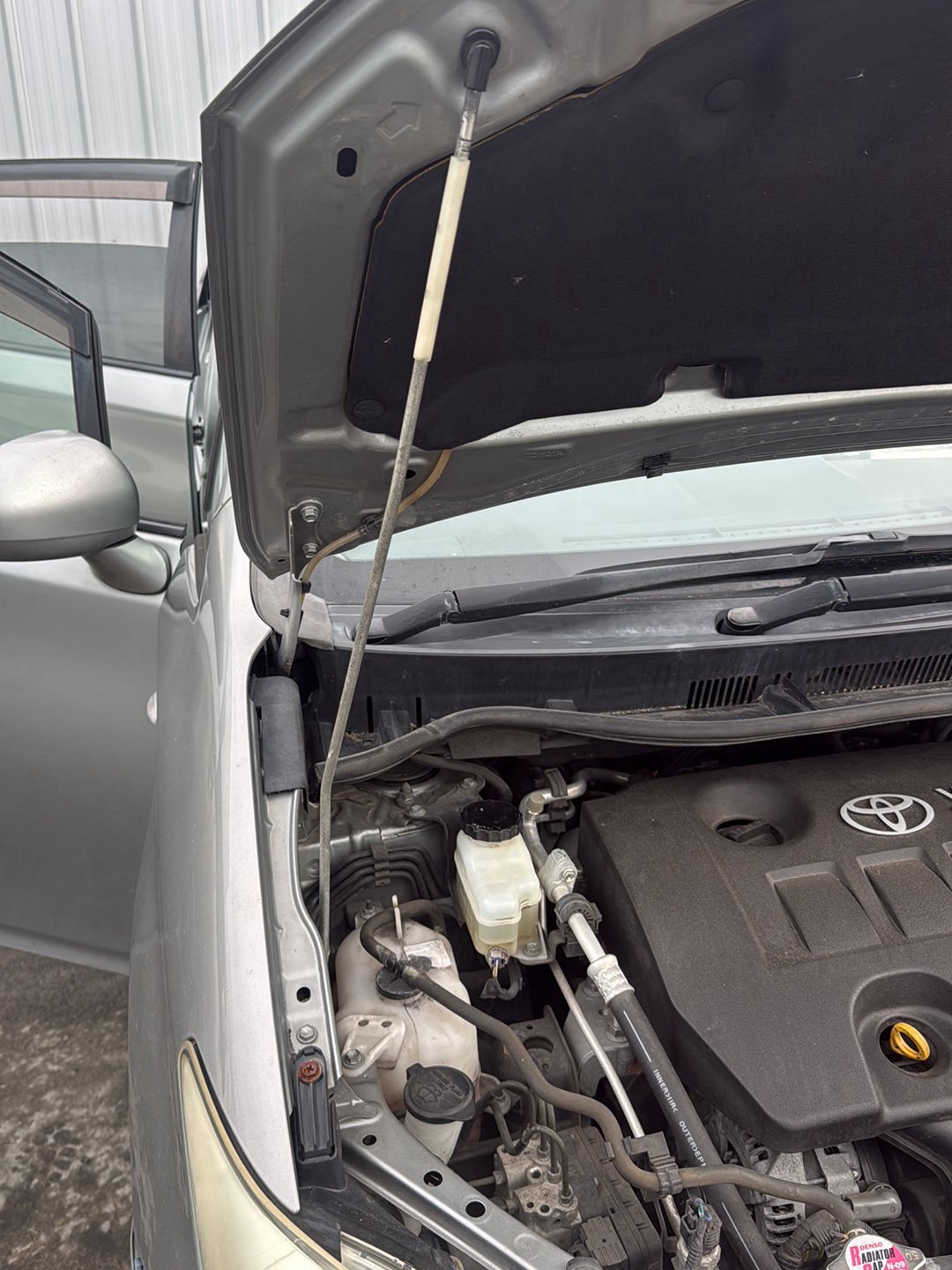 2009-2017 Toyota Wish ZGE20 - Right Bonnet Strut PN: