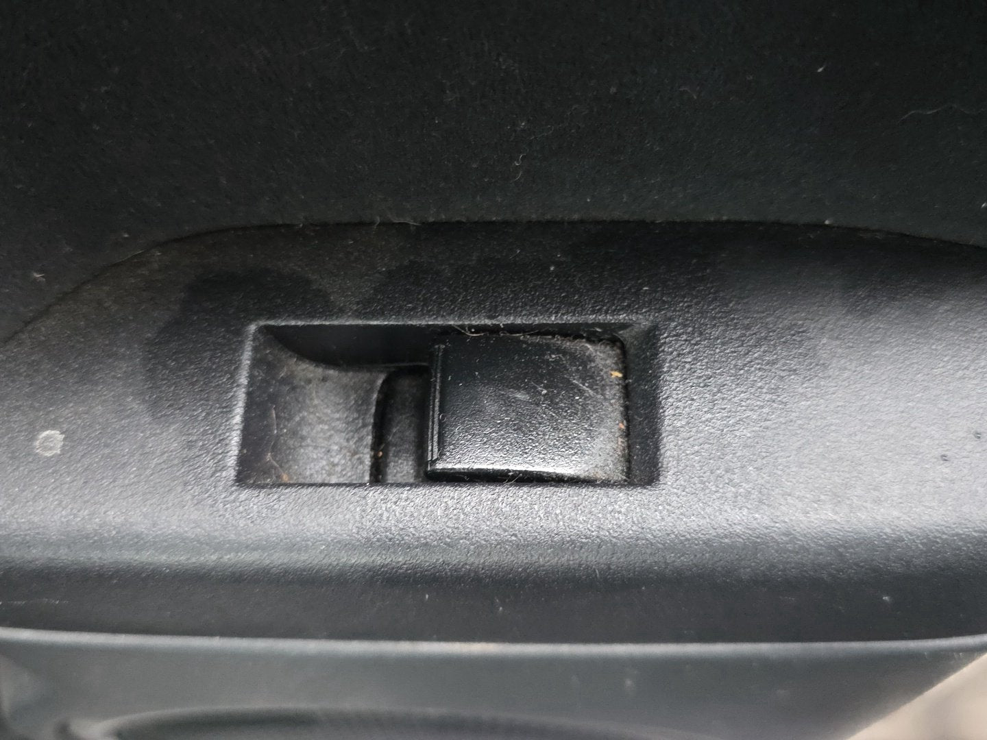 2007 Mitsubishi Delica CV5W - Right Rear Window Switch PN: