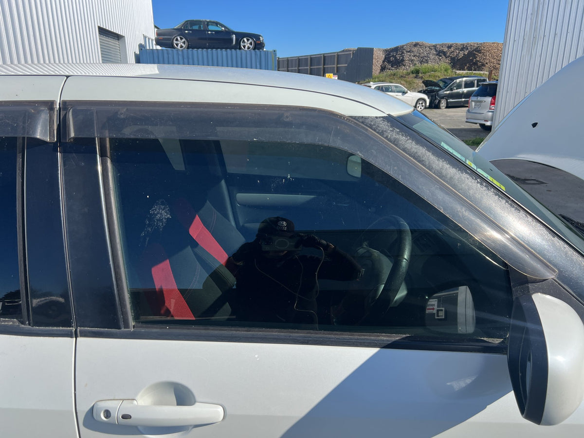 2006 Suzuki Swift ZC31S - Right Front Door Window PN: M262