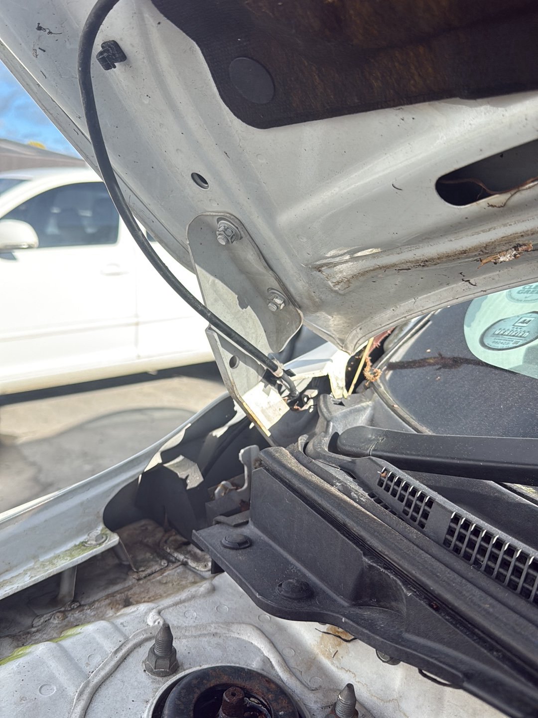 2004-2012 Mitsubishi Galant DJ CY4A - Right Bonnet Hinge PN: