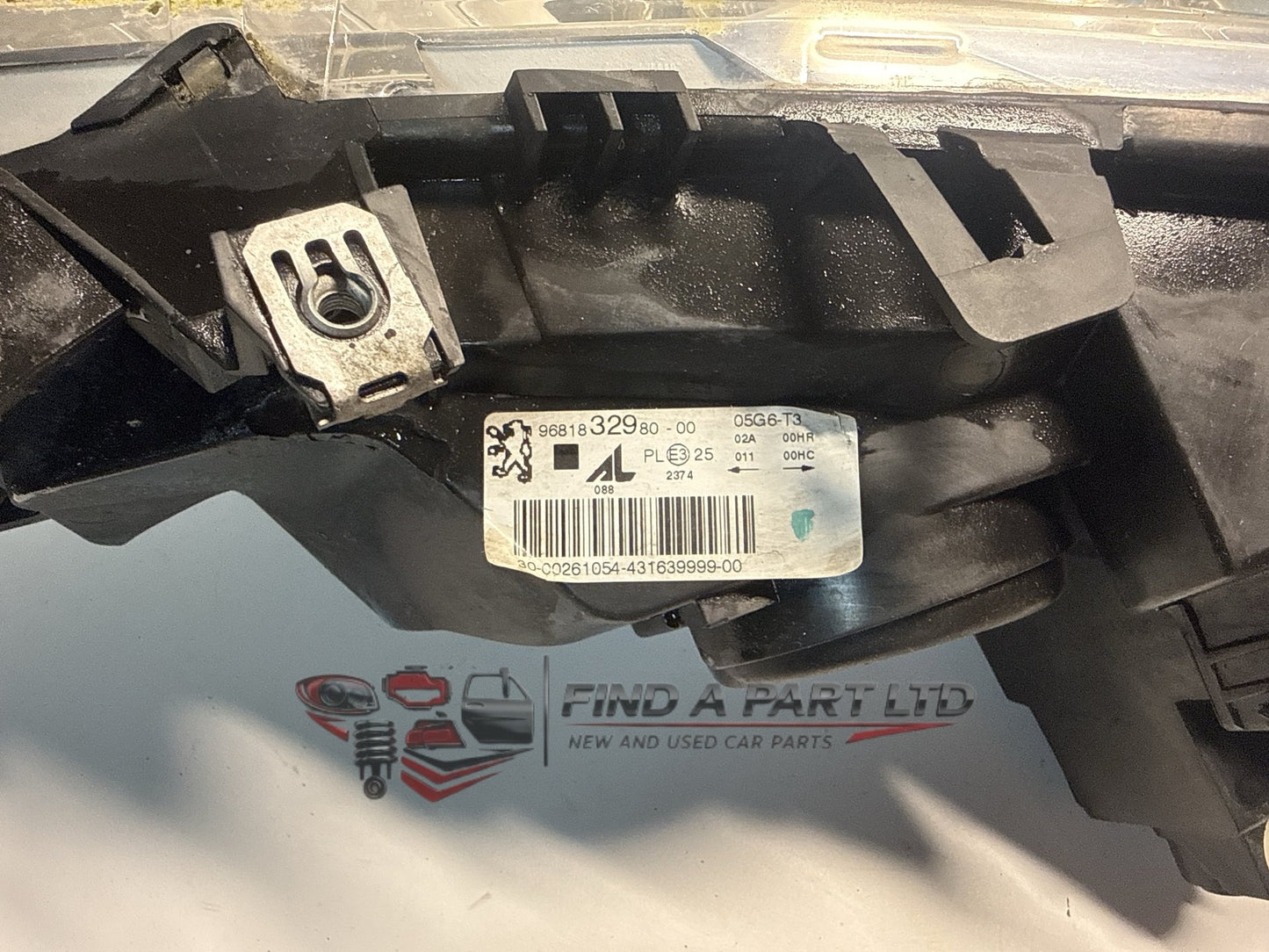 2001-2008 Peugeot 307 - Right Headlight PN: