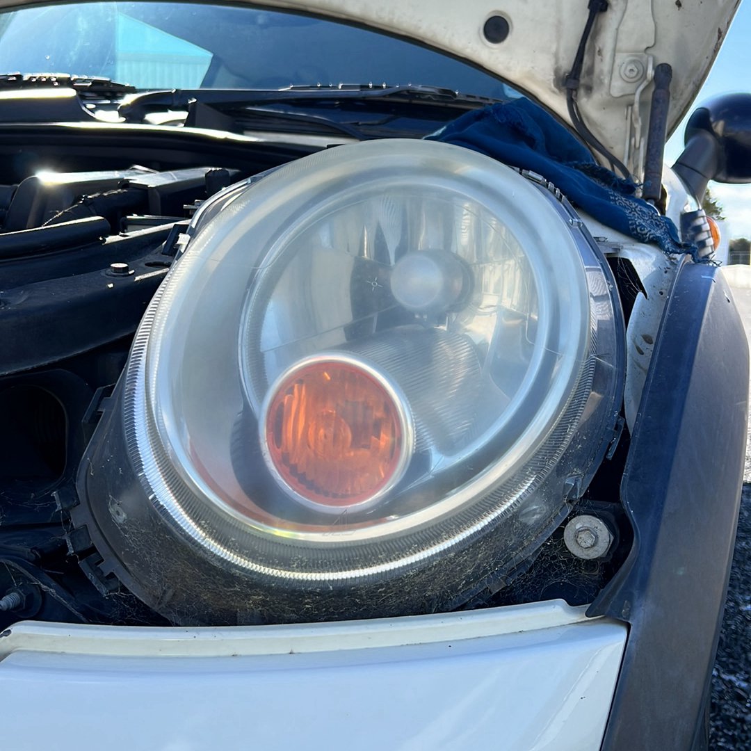 2008-2014 MINI Cooper R55 WMWML320X0TM93432 - Left Headlight PN: 1301225701