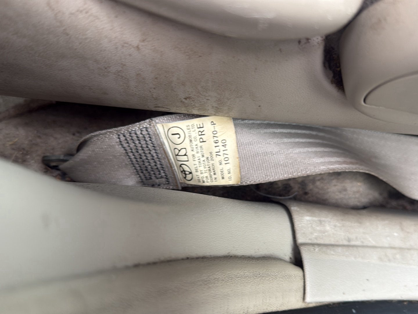 2003-2011 Toyota Raum Z20 NCZ20 - Right Front Seat Belt PN: