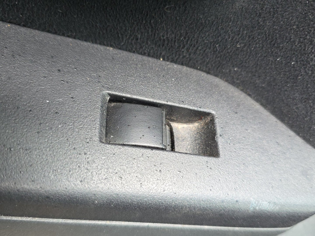 2007 Mitsubishi Delica CV5W - Left Window Switch PN: