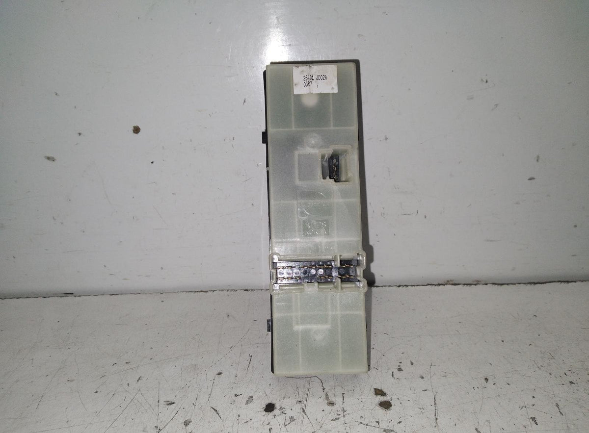 Oct 2007 to May 2014 - Nissan Dualis J10 - Right Front Master Power Window Switch
