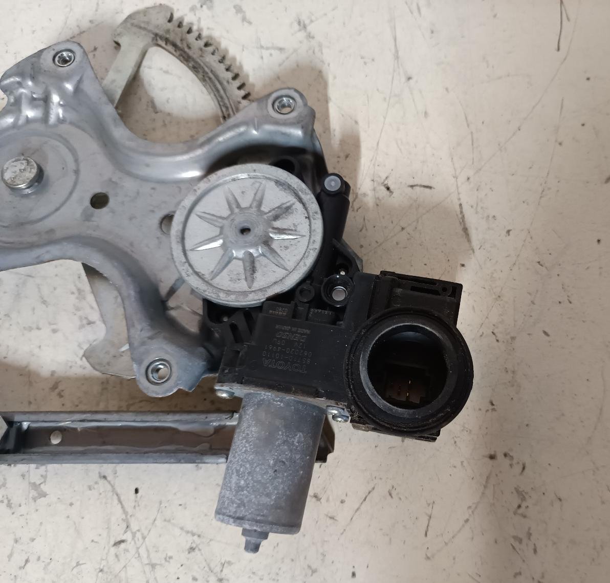 Dec 2016 to Sep 2023 - Toyota C-HR Gen 1 - Right Front Window Regulator/Motor - Door Reg Assy (Reg And Motor)