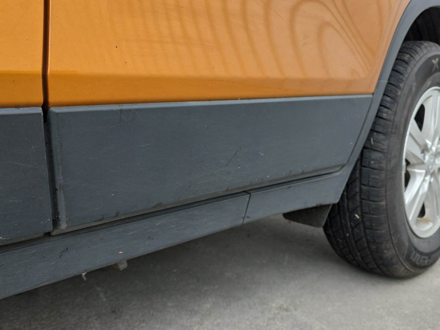 2017 Holden Trax TJ MY17 - Left Rear Lower Door Moulding PN: