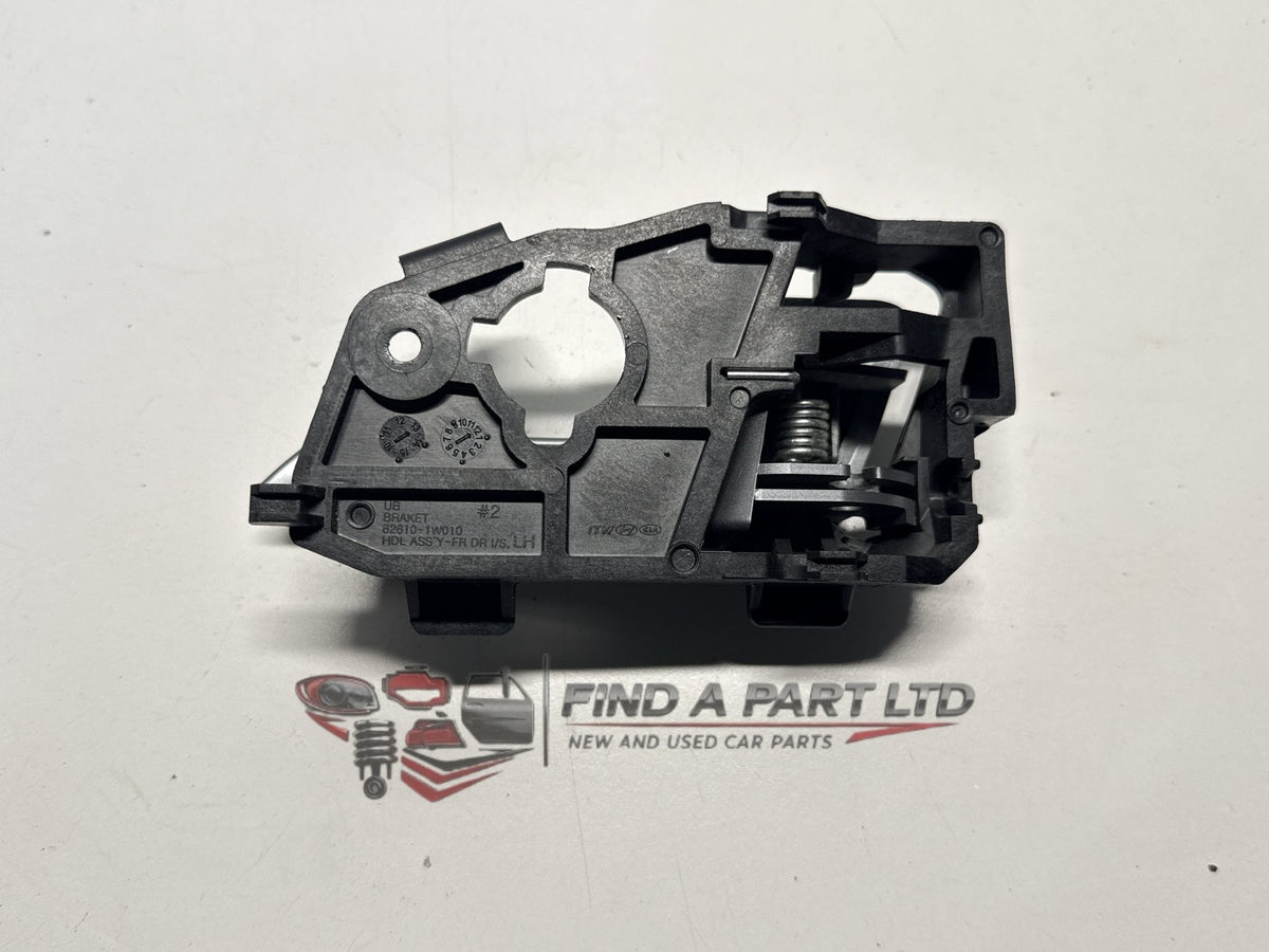 2014 Kia Rio JB - Left Front Door Interior Handle PN: 82610-1W010