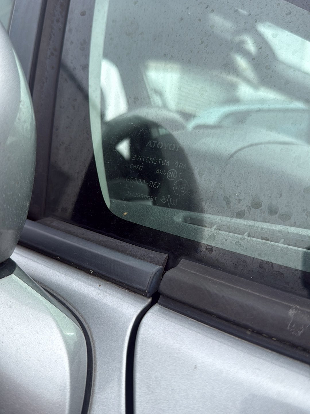 2009-2017 Toyota Wish ZGE20 - Right Front Quarter Door Glass PN: