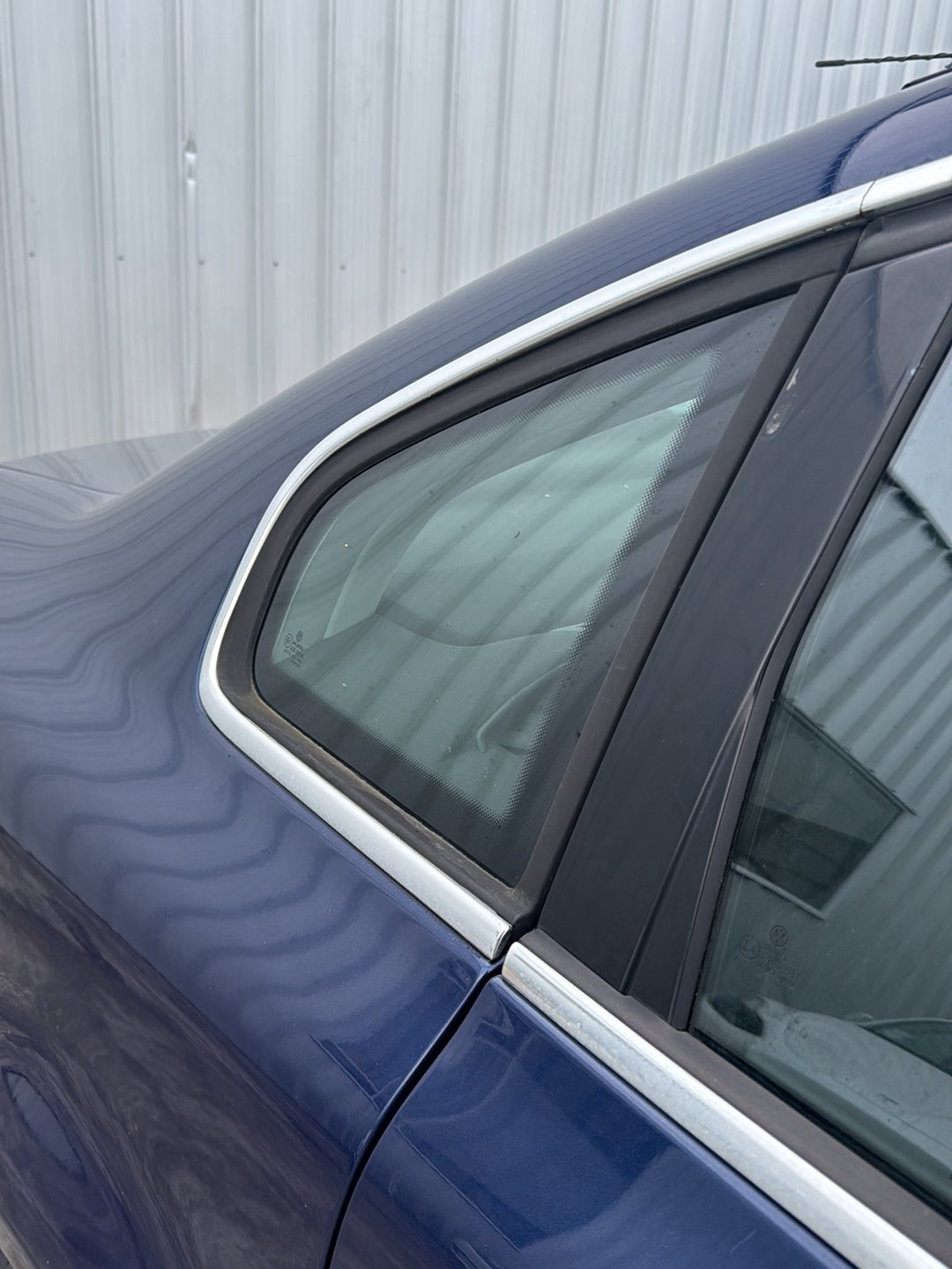 1998-2005 Volkswagen Passat- Right Rear Side Glass PN:
