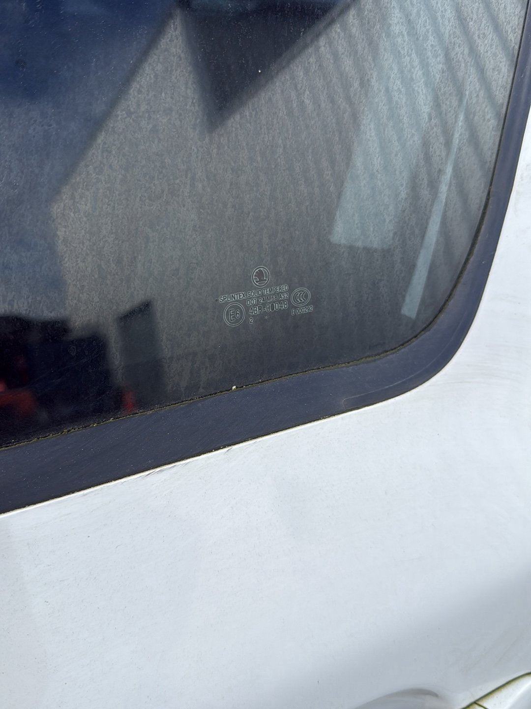 2012-2020 Skoda Octavia 5E - Left Front Door Window PN: