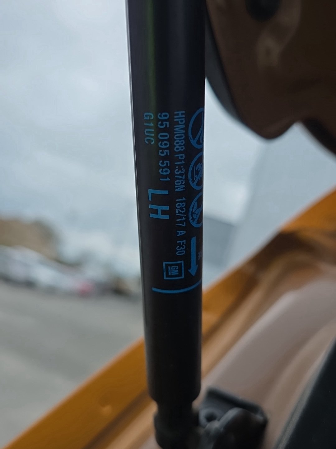 2017 Holden Trax TJ MY17 - tailgate strut pair PN: