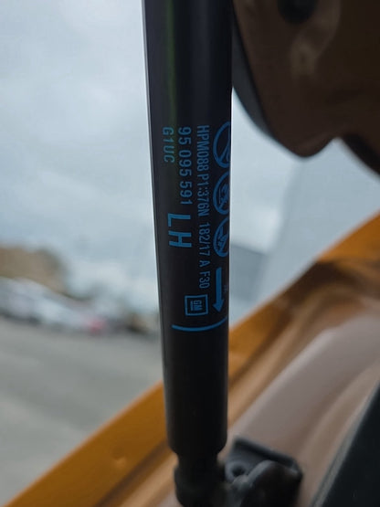 2017 Holden Trax TJ MY17 - tailgate strut pair PN: