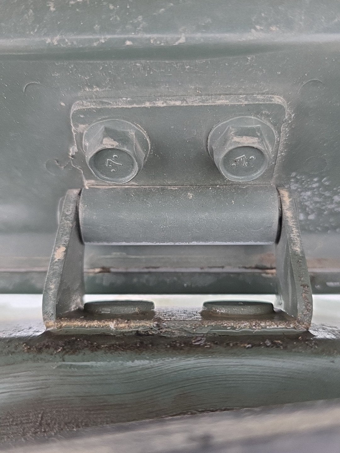2007 Mitsubishi Delica CV5W - Tailgate Hinge Pair PN: