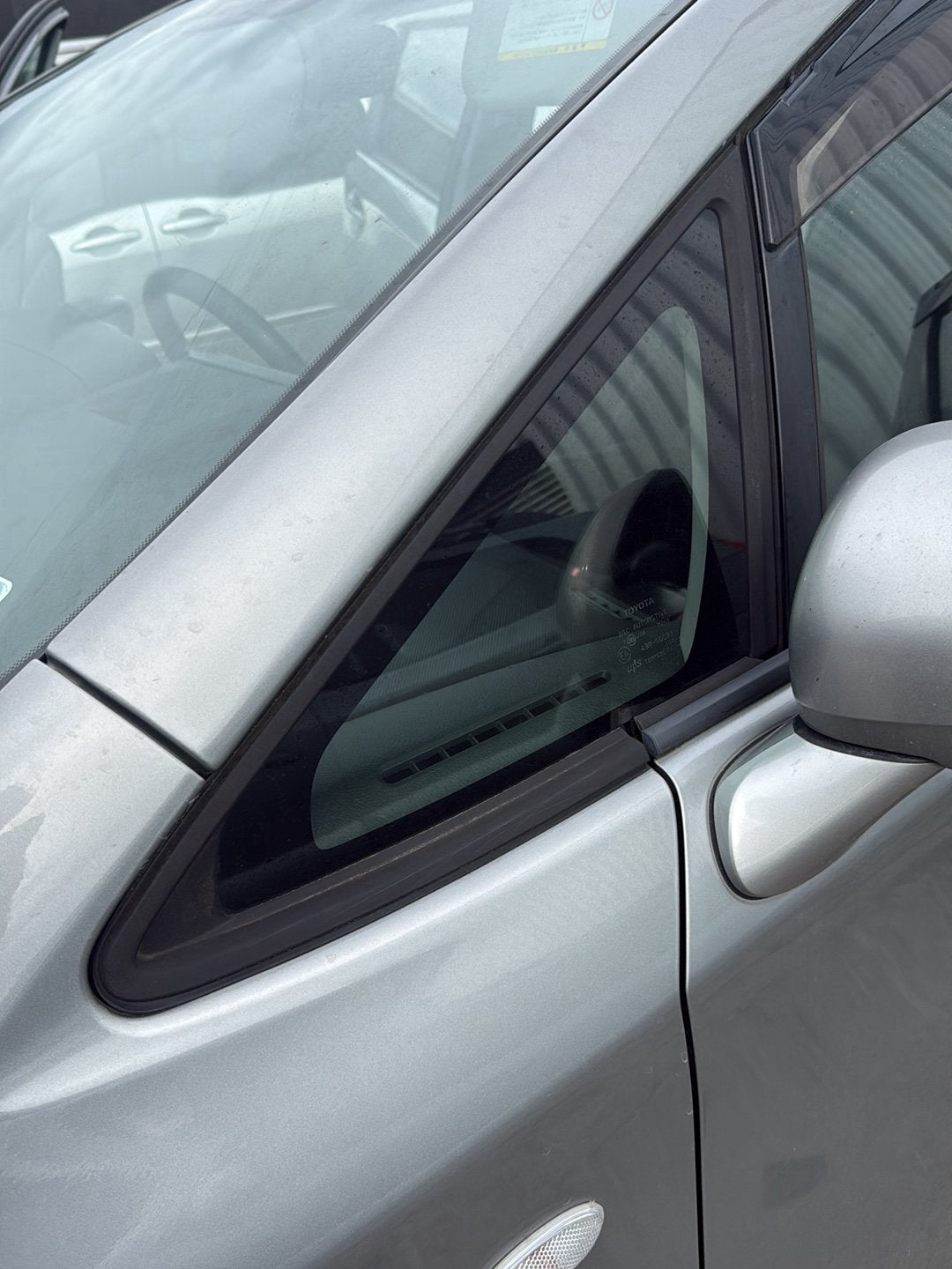 2009-2017 Toyota Wish ZGE20 - Left Front Quarter Door Glass PN: