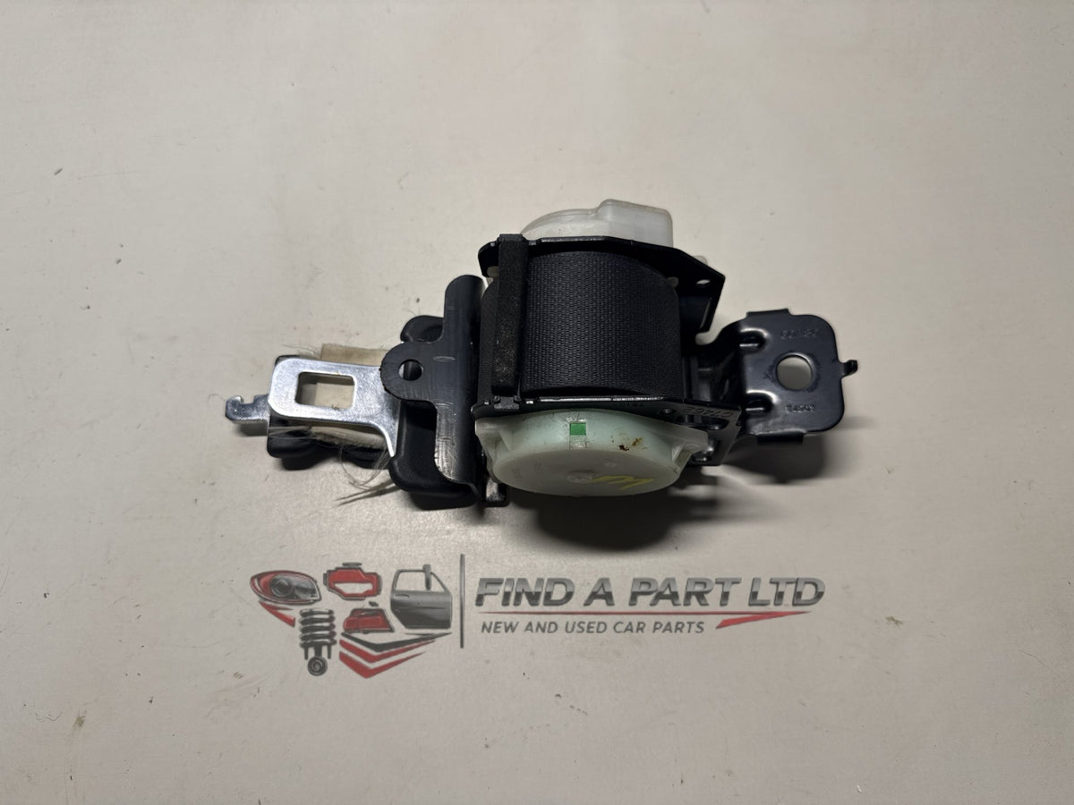 2004 Toyota Corolla E120 - Centre Seat Belt PN: