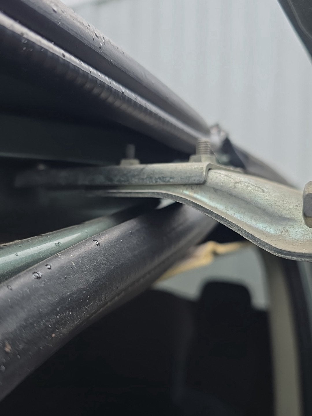 2007 Mitsubishi Delica CV5W - Left Side Door Upper Rollers PN: