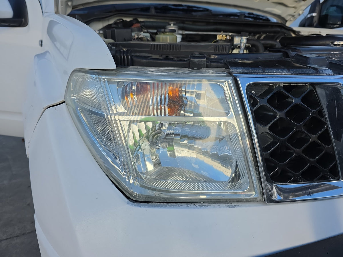 2006-2014 Nissan Navara D40 MNT - Right Headlight PN: 100-16850