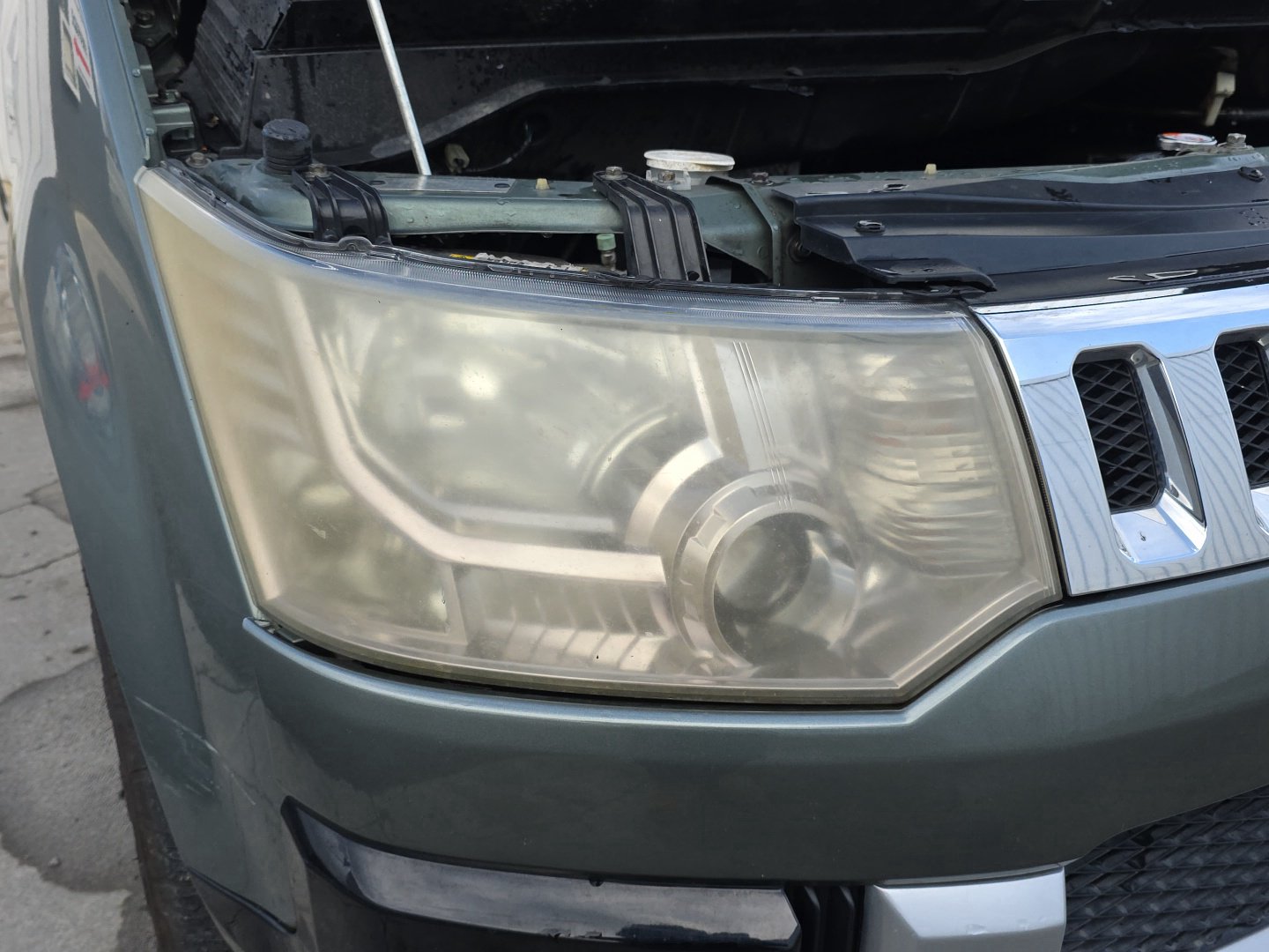 2007 Mitsubishi Delica CV5W - Right Headlight PN: 100-87918