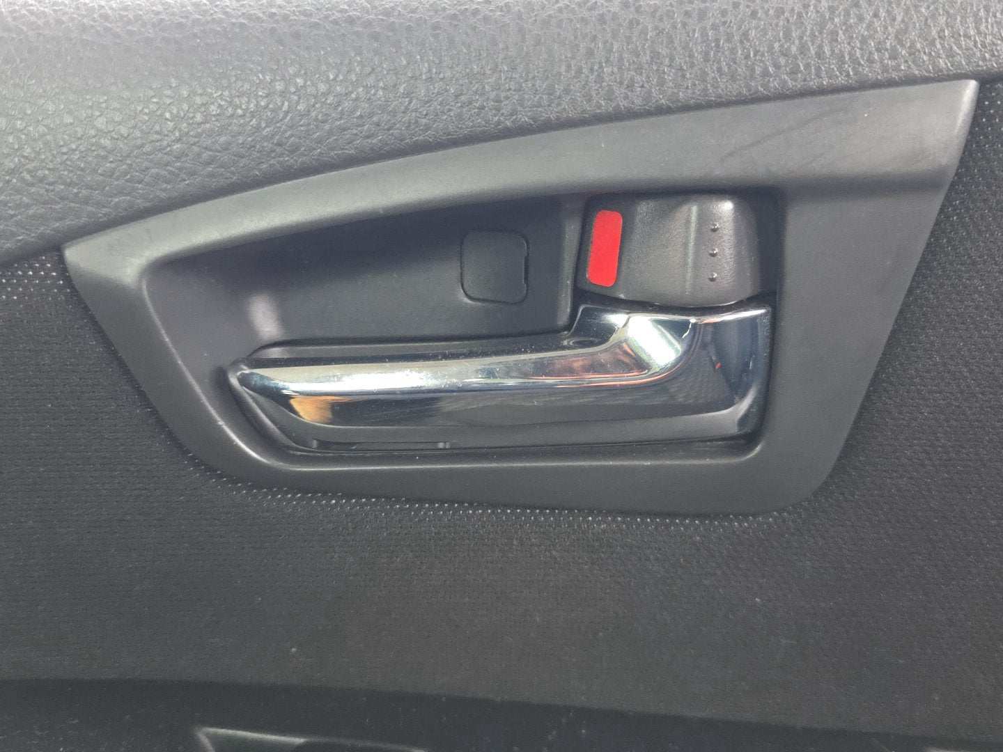 2006-2012 Suzuki SX4 YA11S - Right Rear Door Interior Handle PN: