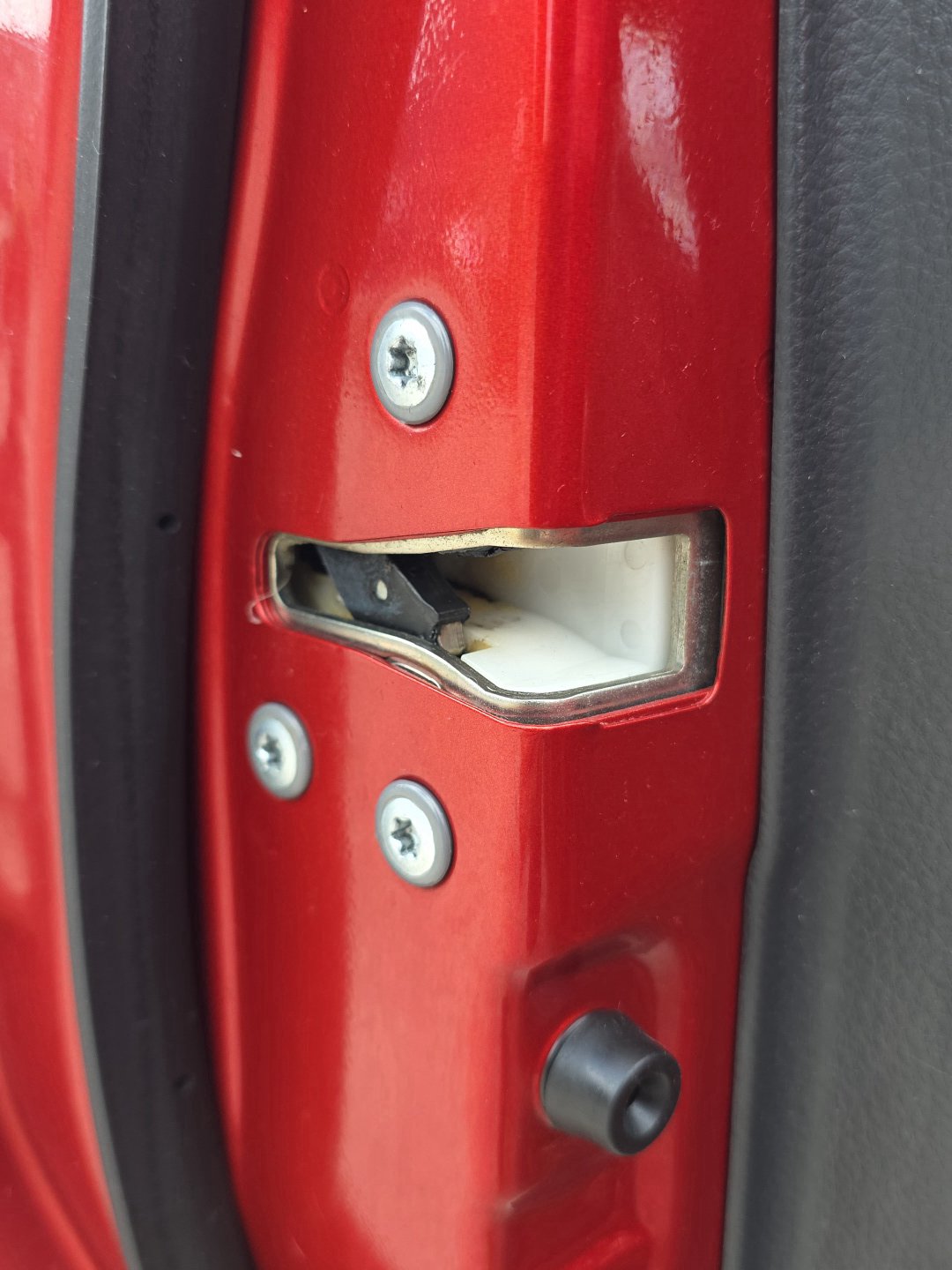 2006-2012 Suzuki SX4 YA11S - Left Front Lock Mechanism PN: