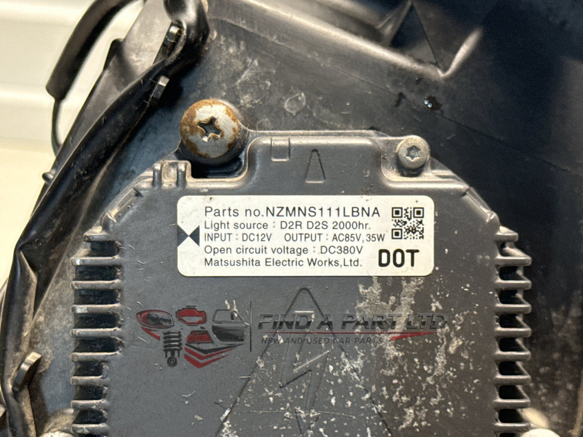 2006 Nissan X-Trail T30 - Right Headlight PN: 1670