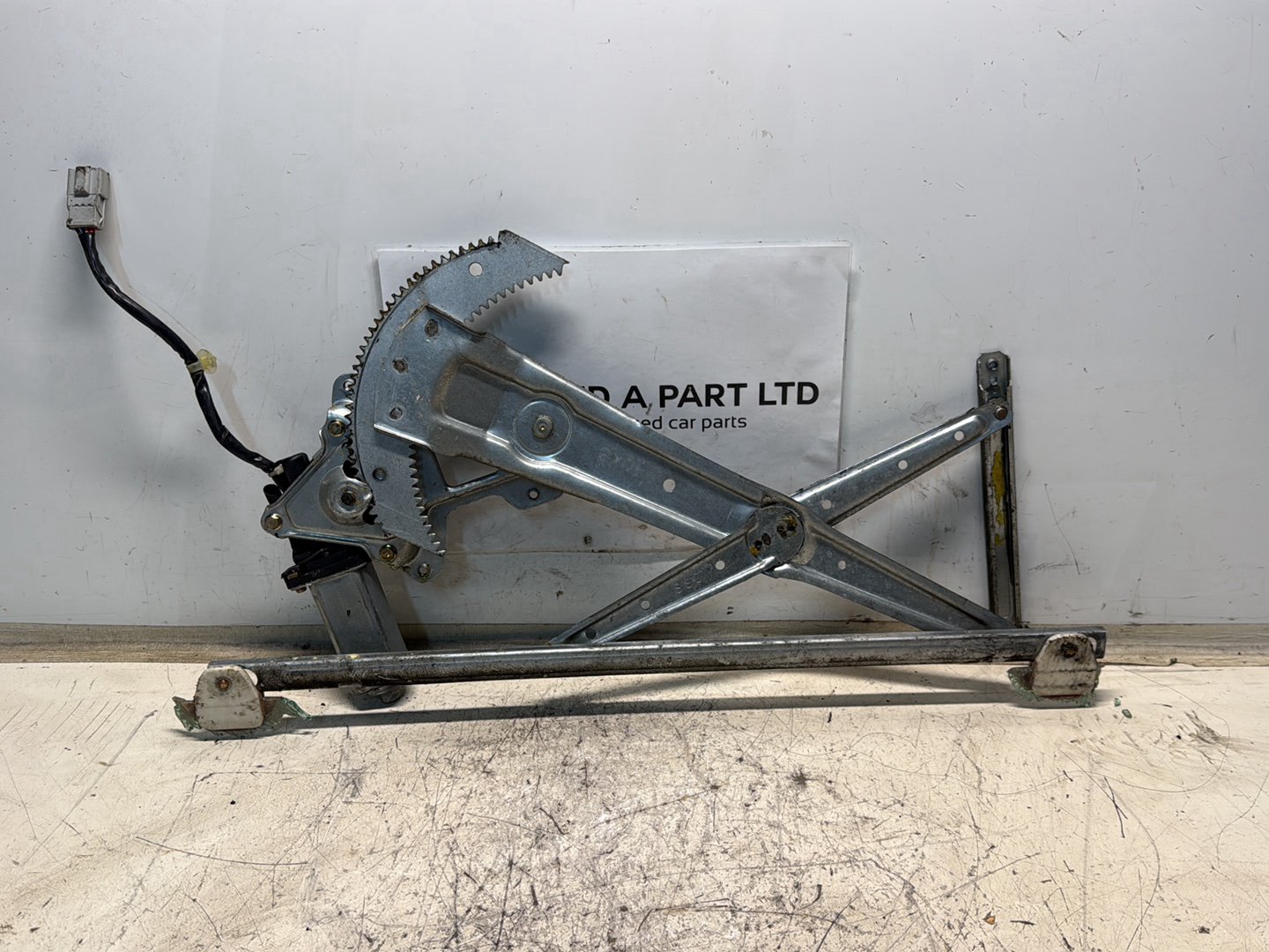 1995-1998 Honda Odyssey - Right Front Door Regulator PN: