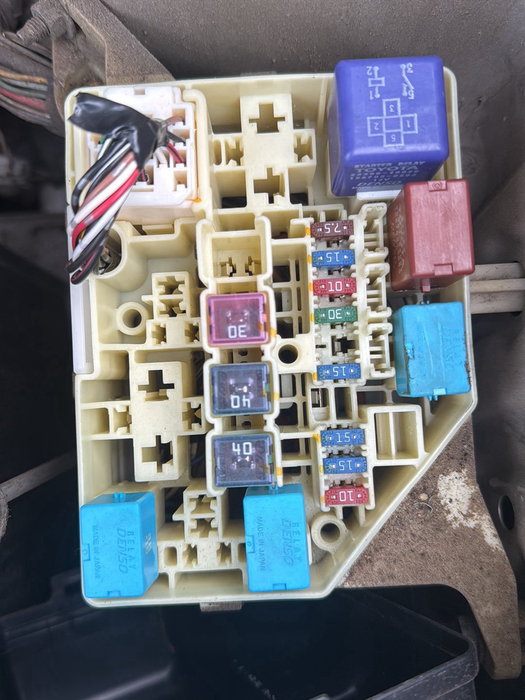 2003-2011 Toyota Raum Z20 NCZ20 - Fuse Box PN: