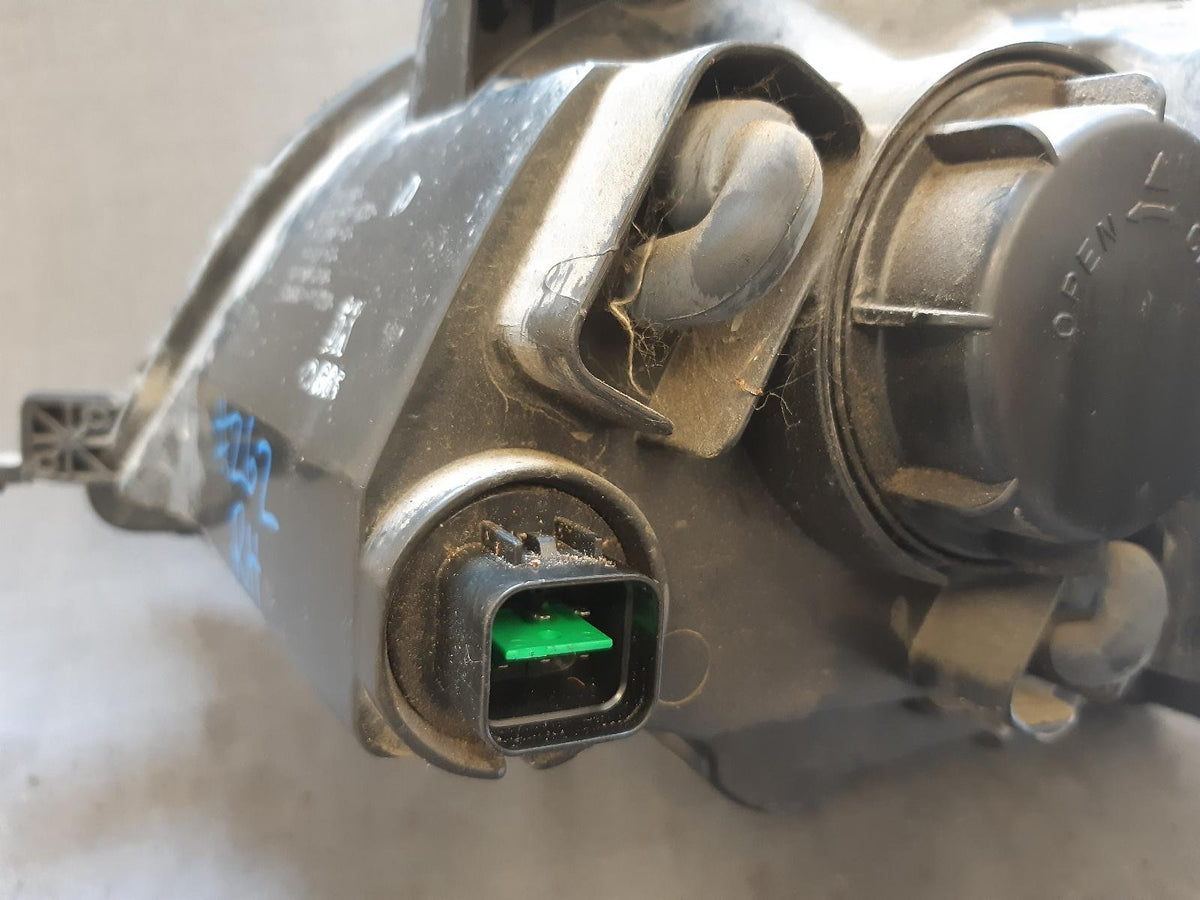 Jul 2008 to Sep 2015 - Holden Captiva/Captiva 5 CG Maxx - Right Headlight - (4Th Vin = D)