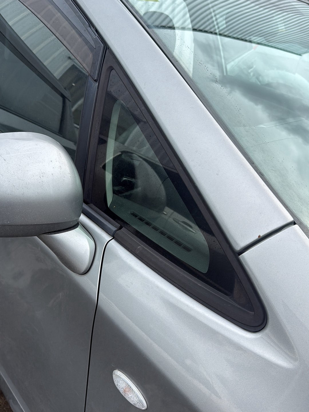 2009-2017 Toyota Wish ZGE20 - Right Front Quarter Door Glass PN: