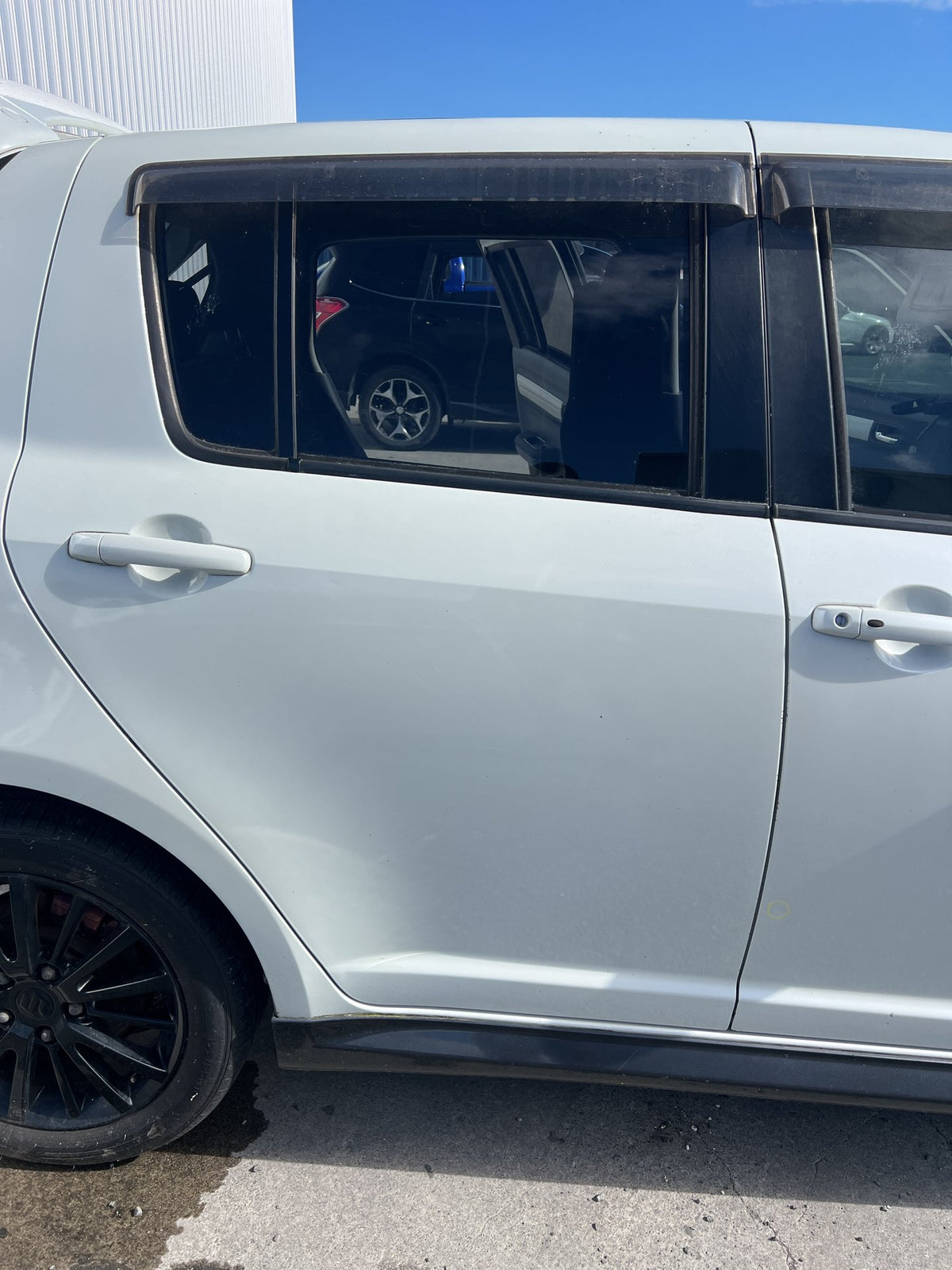 2006 Suzuki Swift ZC31S - Right Rear Door Shell PN: