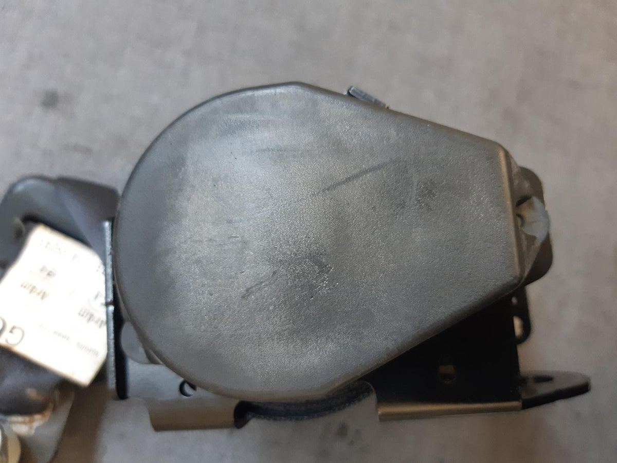 Nov 2006 to Sep 2009 - Mitsubishi Outlander ZG - Rear Centre Seat Belt