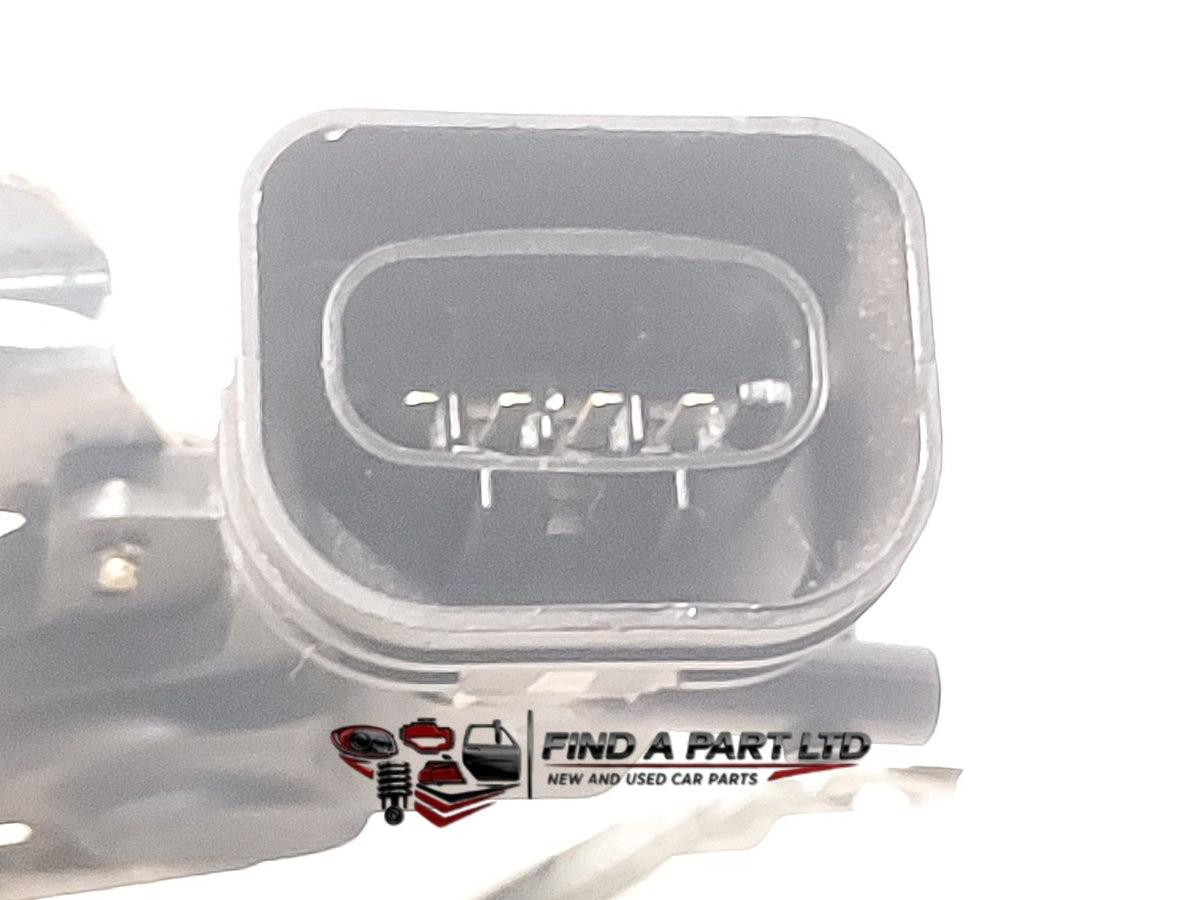 2005 Toyota Estima R30 - Right Rear Door Lock Mechanism PN: