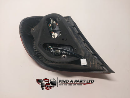 2004 Toyota Camry XV30 - Right Taillight PN: 22016320