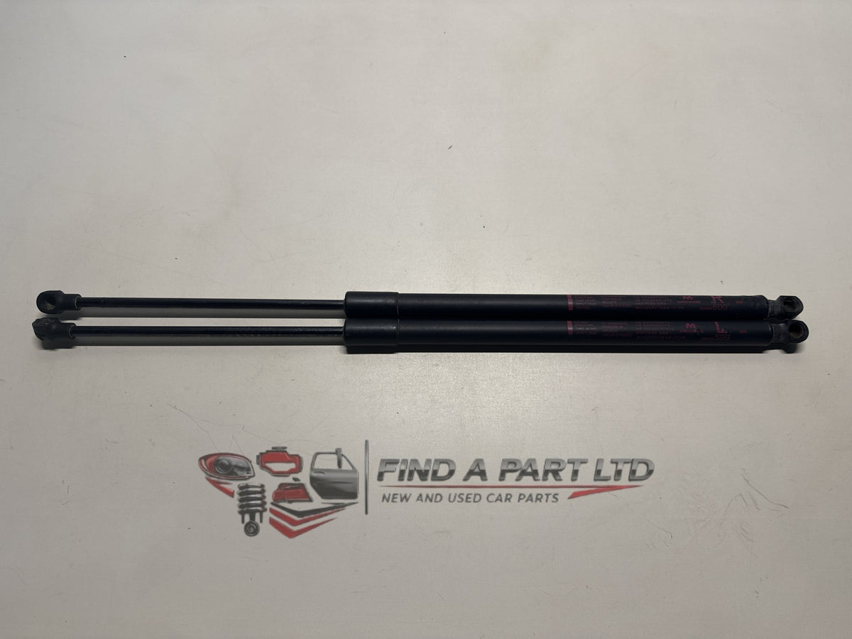 2016 Mitsubishi Outlander GF*W - tailgate strut pair PN: 5802A 559, 5802A600