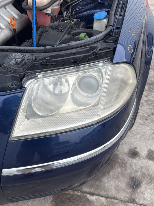 1998-2005 Volkswagen Passat- Left Headlight PN: