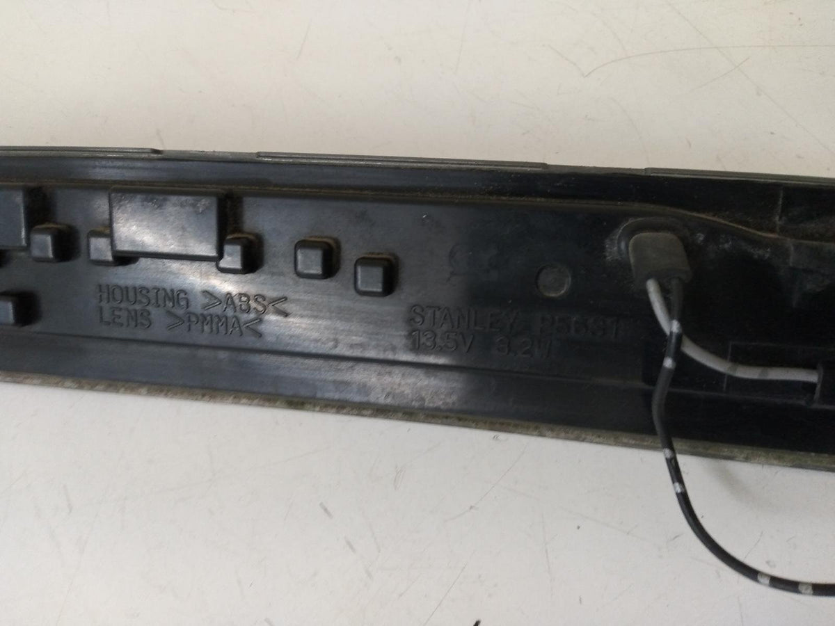 Nov 2006 to Sep 2009 - Mitsubishi Outlander ZG - High Level Stoplight