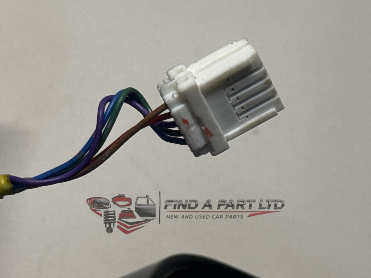 2006 Nissan X-Trail T30 - Right Door Mirror PN: 8282