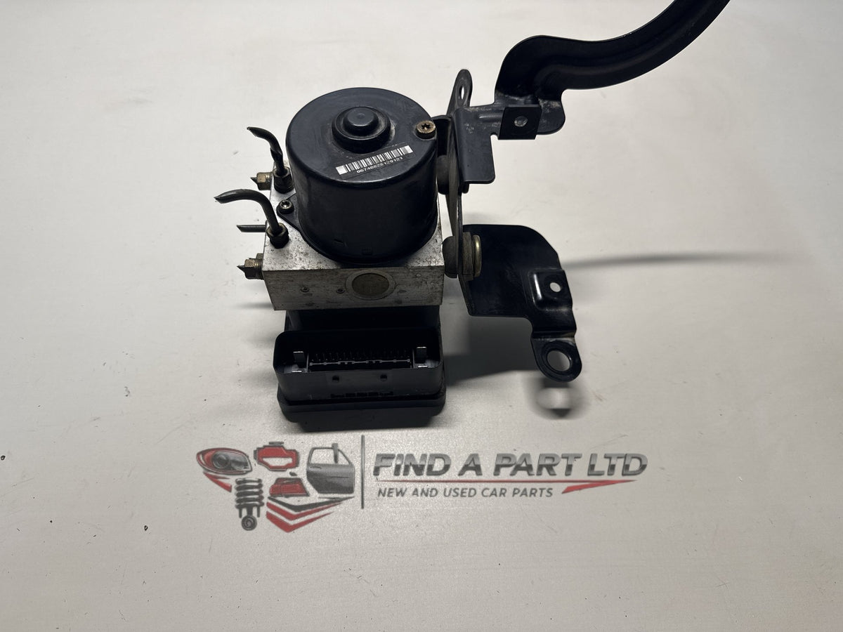 2002 Mazda Demio DY - ABS Pump/Modulator PN: D351-437A0-B