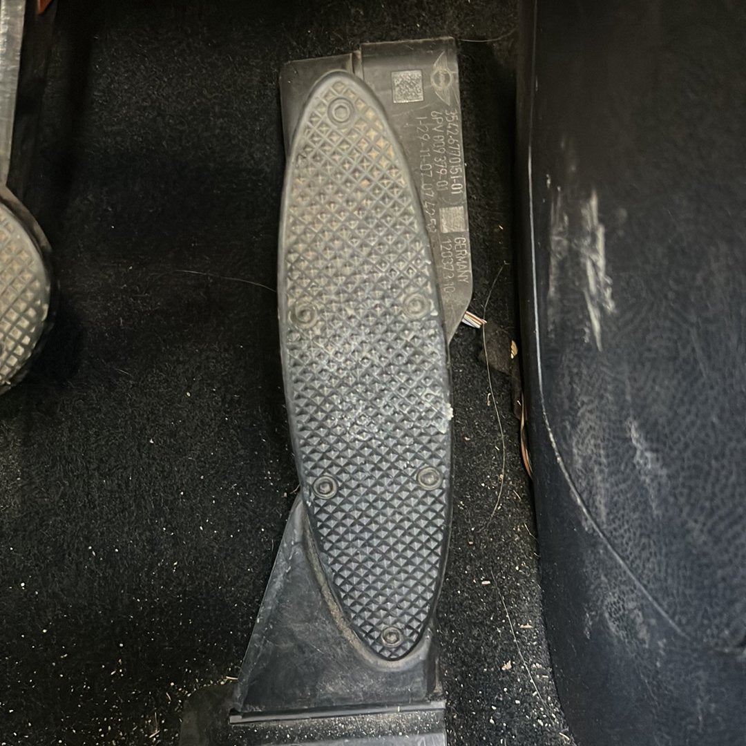 2008-2014 MINI Cooper R55 WMWML320X0TM93432 - Accelerator Pedal PN: