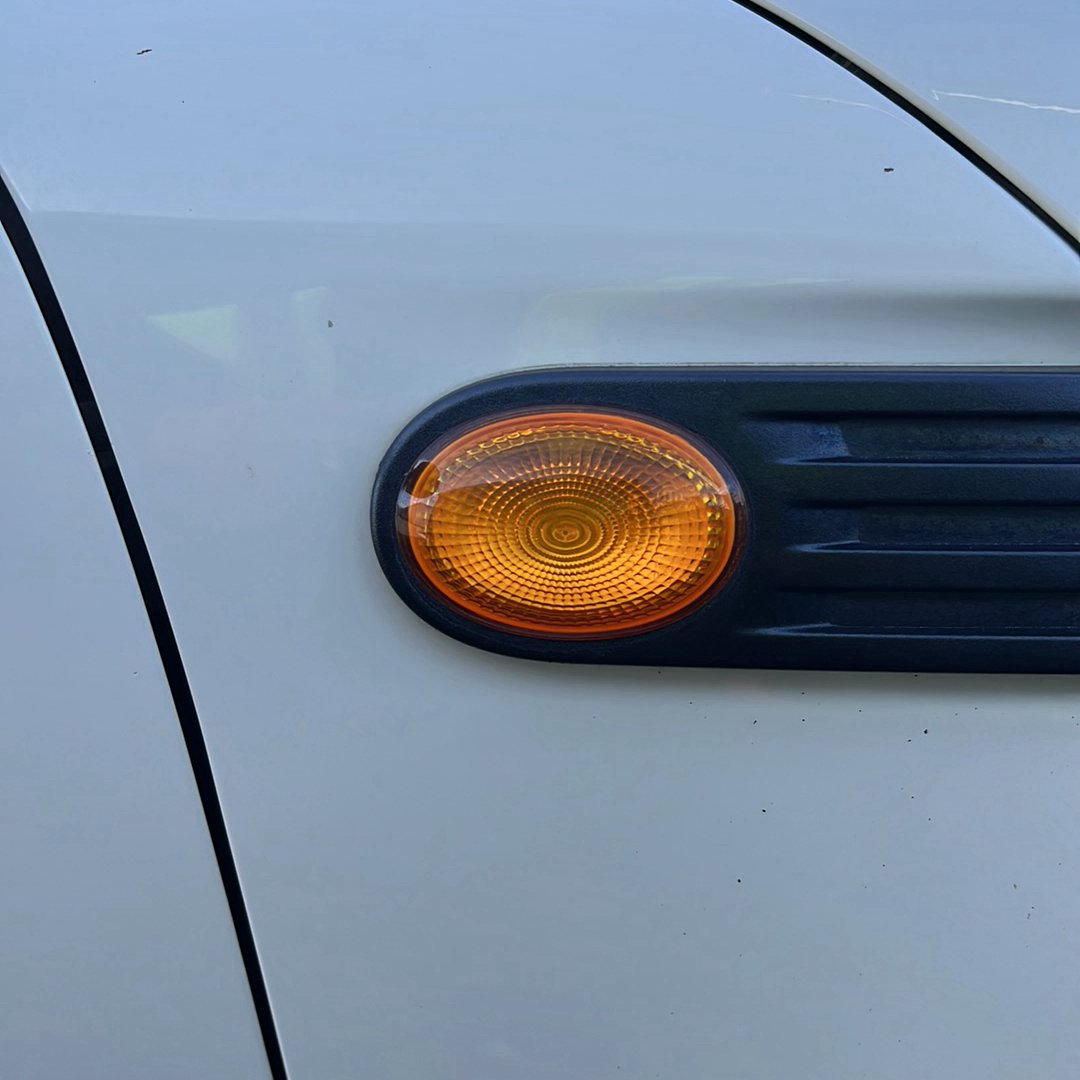 2008-2014 MINI Cooper R55 WMWML320X0TM93432 - Right Indicator PN: