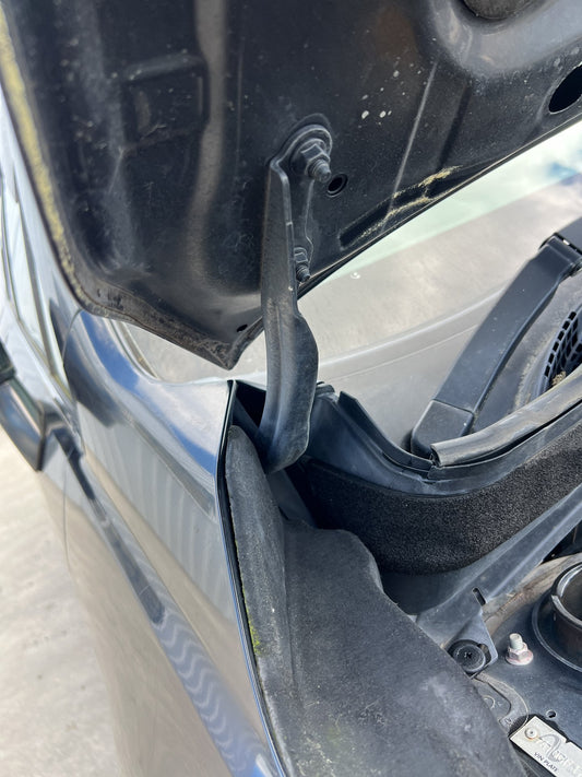 2013 Subaru Forester SJ5 - Right Bonnet Hinge PN: