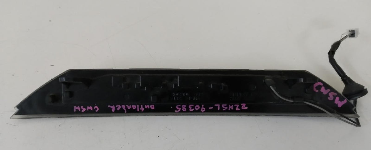 Nov 2006 to Sep 2009 - Mitsubishi Outlander ZG - High Level Stoplight