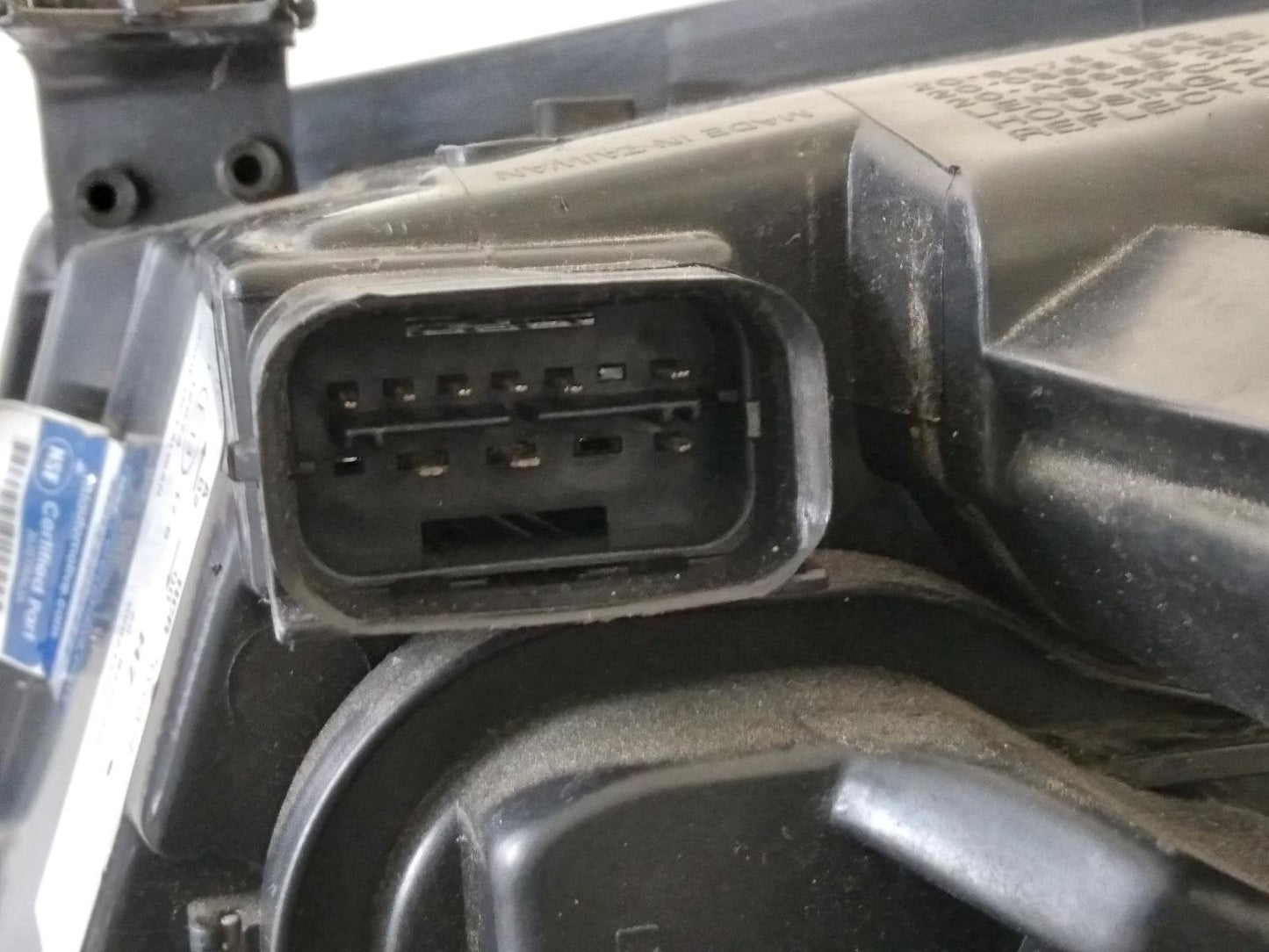 2005-2008 BMW 3 SERIES- Right Headlight