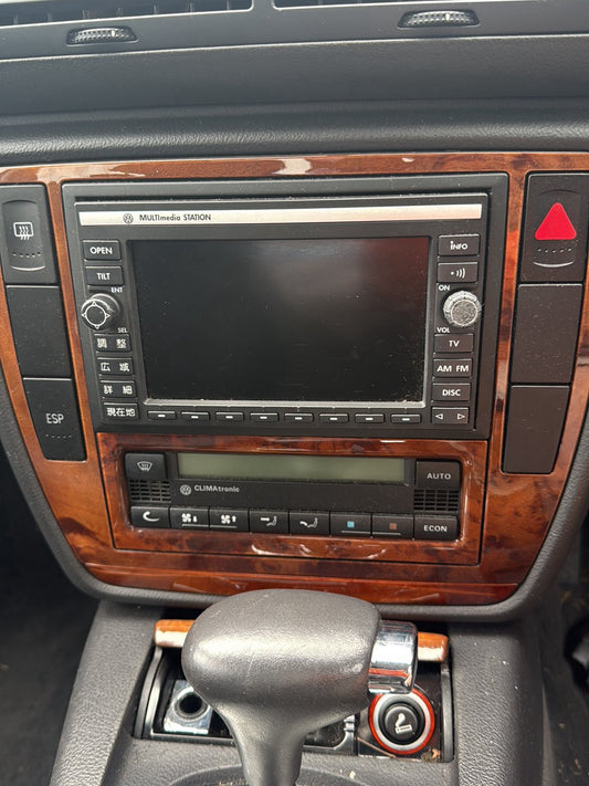 1998-2005 Volkswagen Passat- Stereo Head Unit PN: