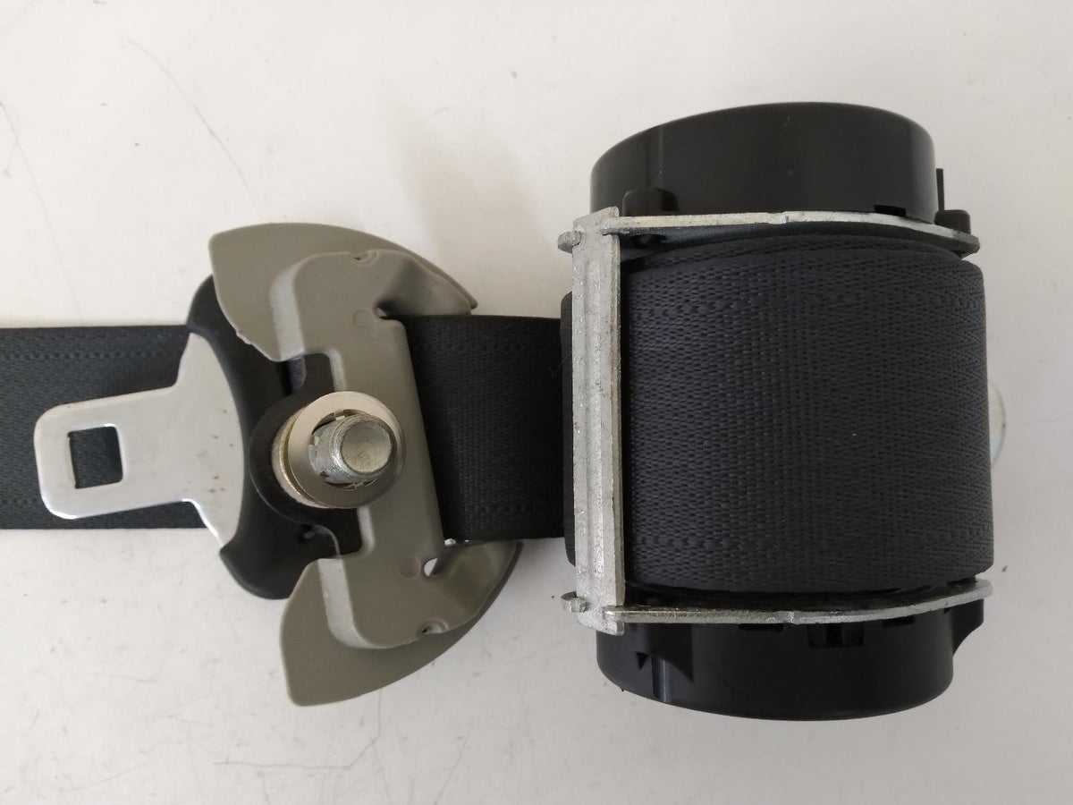 Nov 2006 to Sep 2009 - Mitsubishi Outlander ZG - Right Rear Centre Seat Belt - Mid
