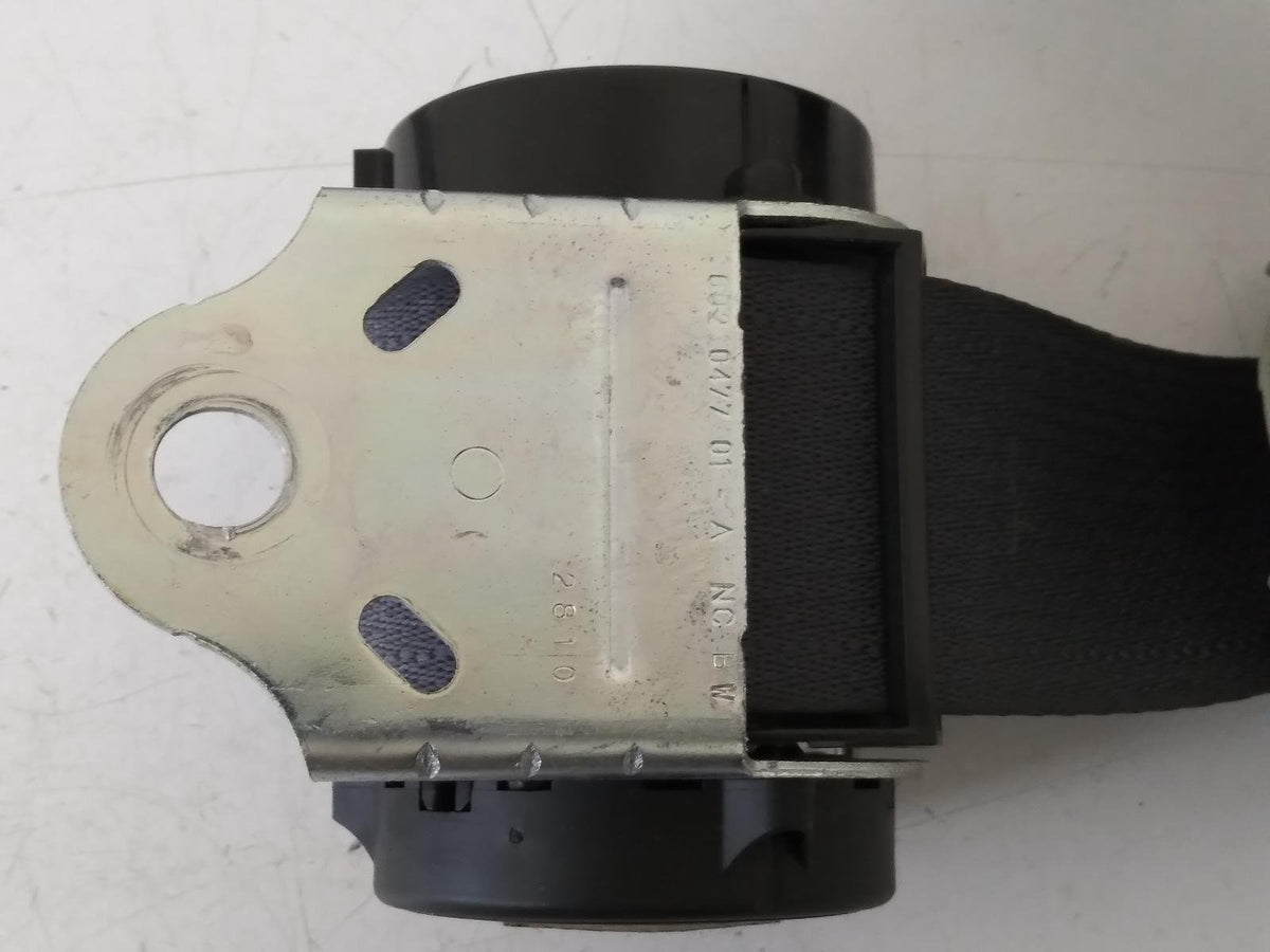 Nov 2006 to Sep 2009 - Mitsubishi Outlander ZG - Right Rear Centre Seat Belt - Mid