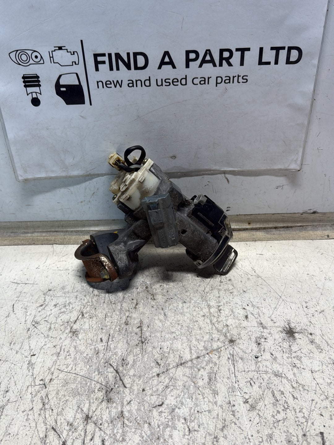 2002-2007 Toyota Corolla - Ignition With Key PN: 2039d