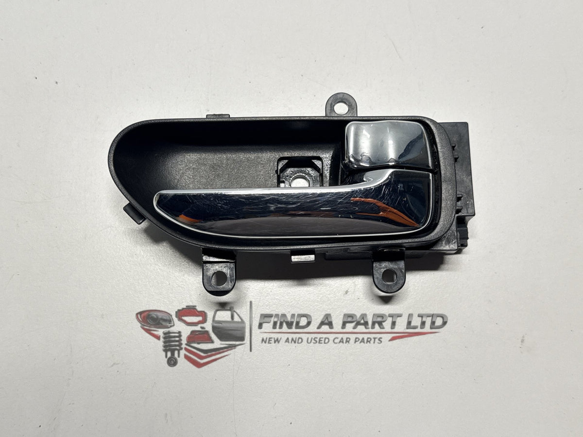 2006 Nissan X-Trail T30 - Right Front Door Interior Handle PN: