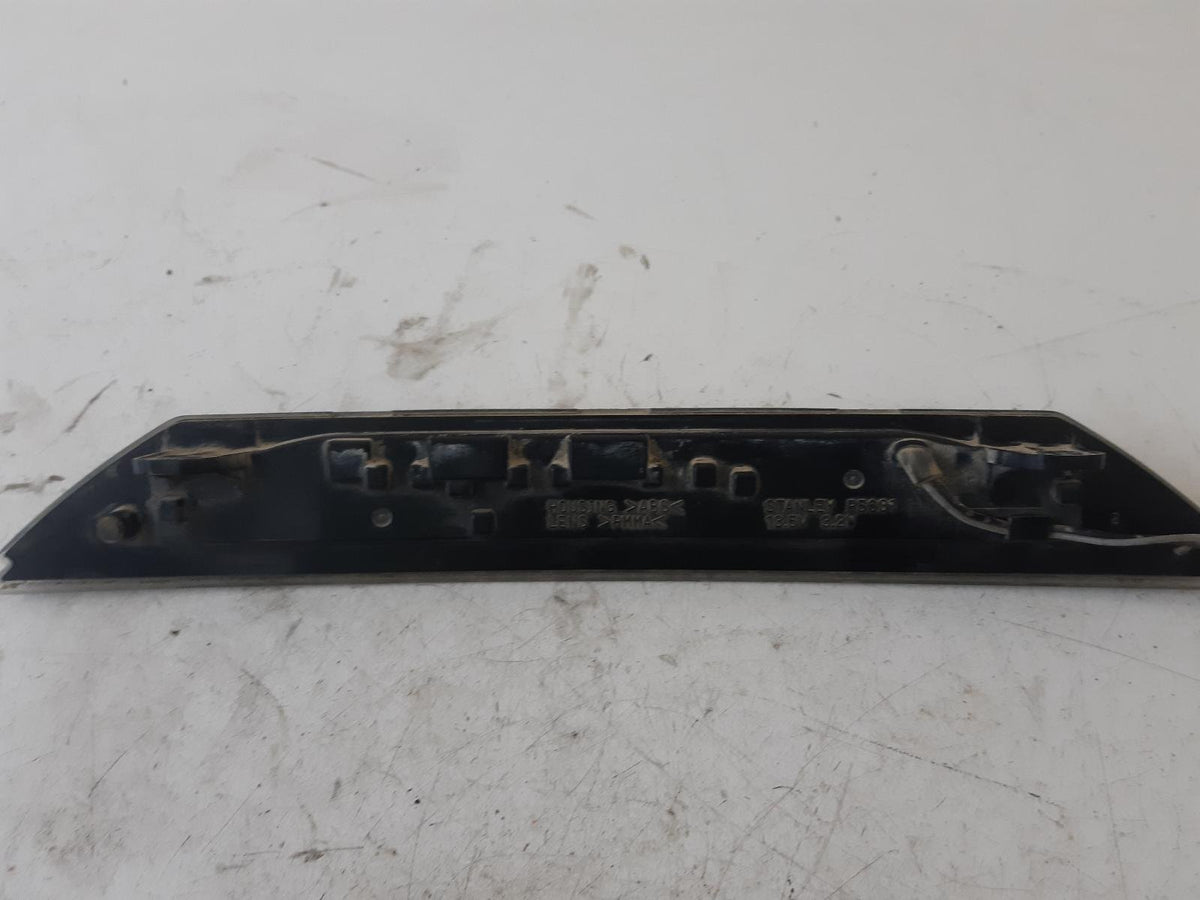 Nov 2006 to Sep 2009 - Mitsubishi Outlander ZG - High Level Stoplight